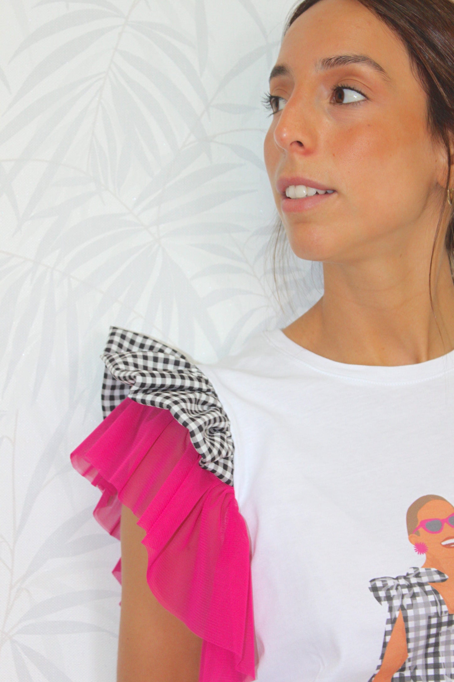 CAMISETA CHIC CON CUADRO VICHY Y TUL FLÚOR