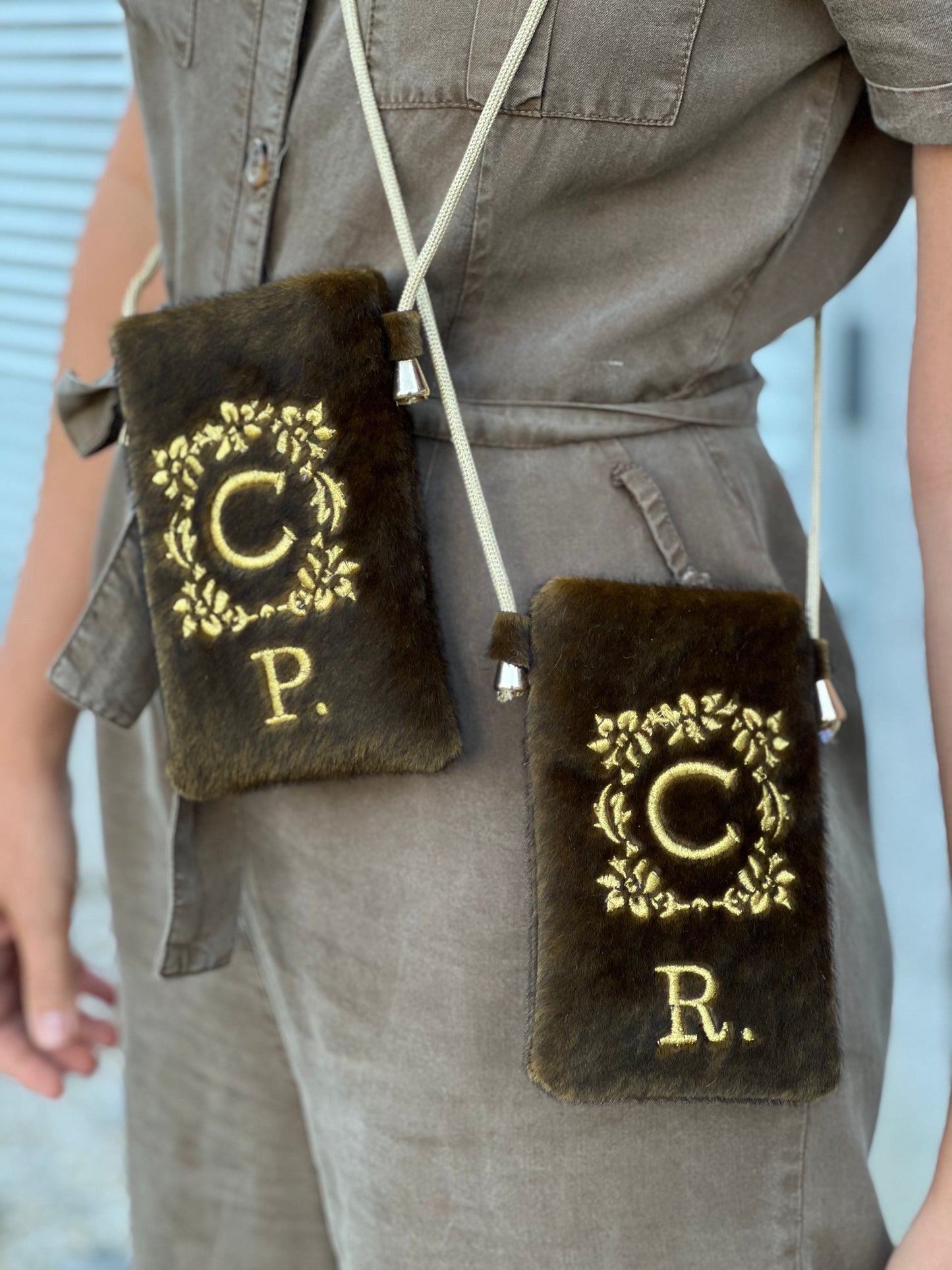 BOLSO PARA MÓVIL HAILEY | BORDADO