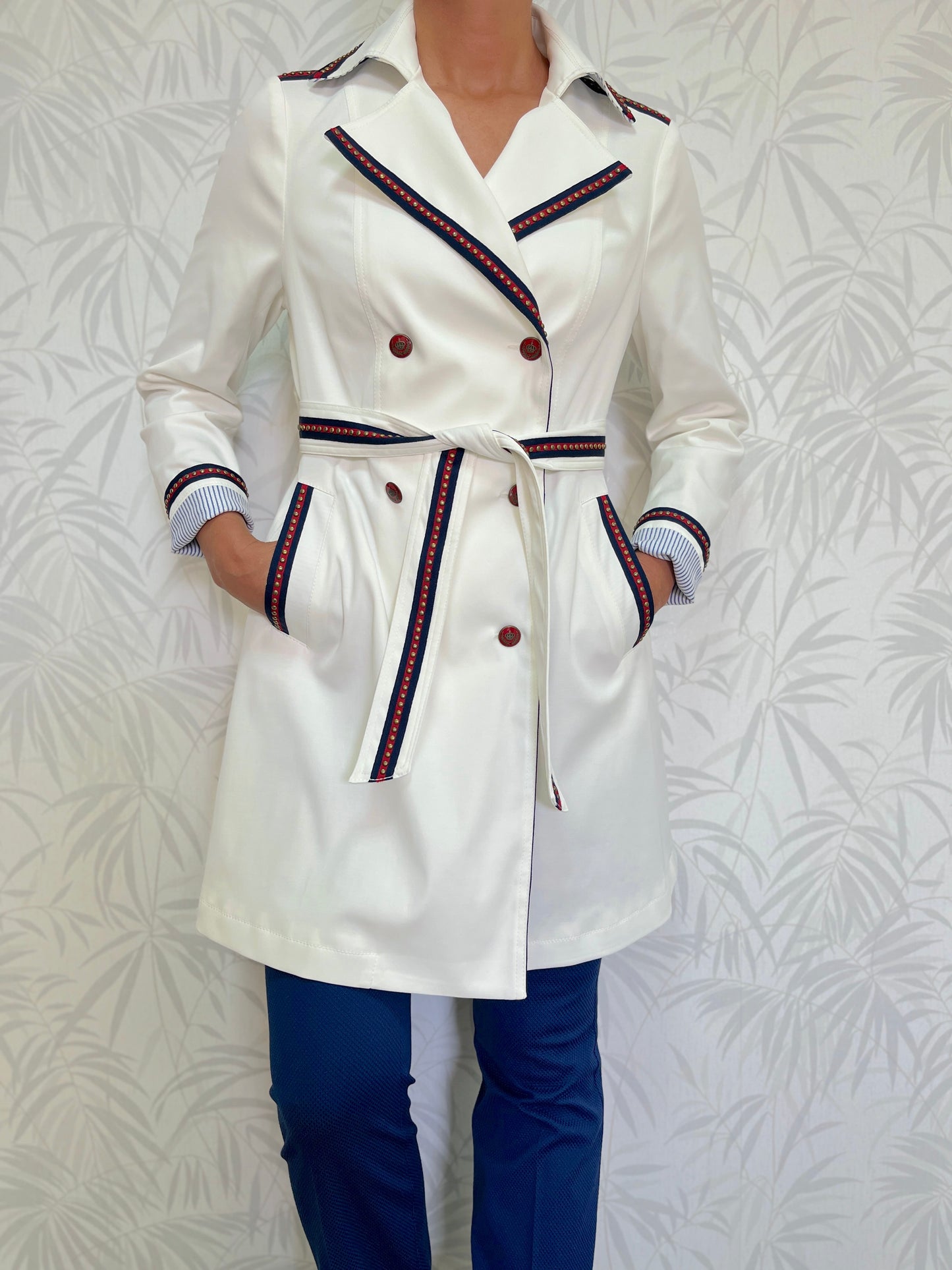 TRENCH CON CINTA MARINERA