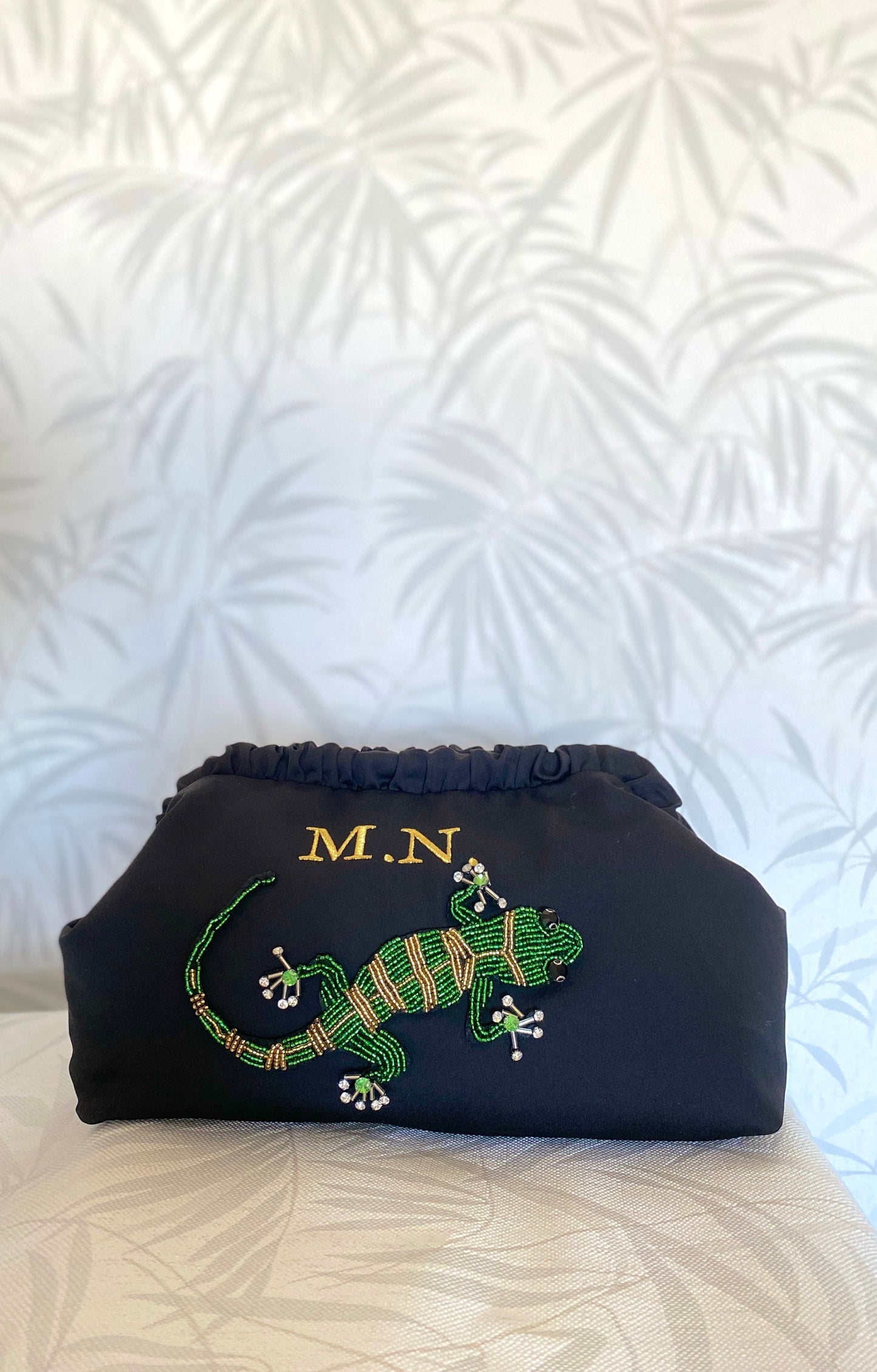 CLUTCH NEGRO PERSONALIZAZO SALAMANDRA