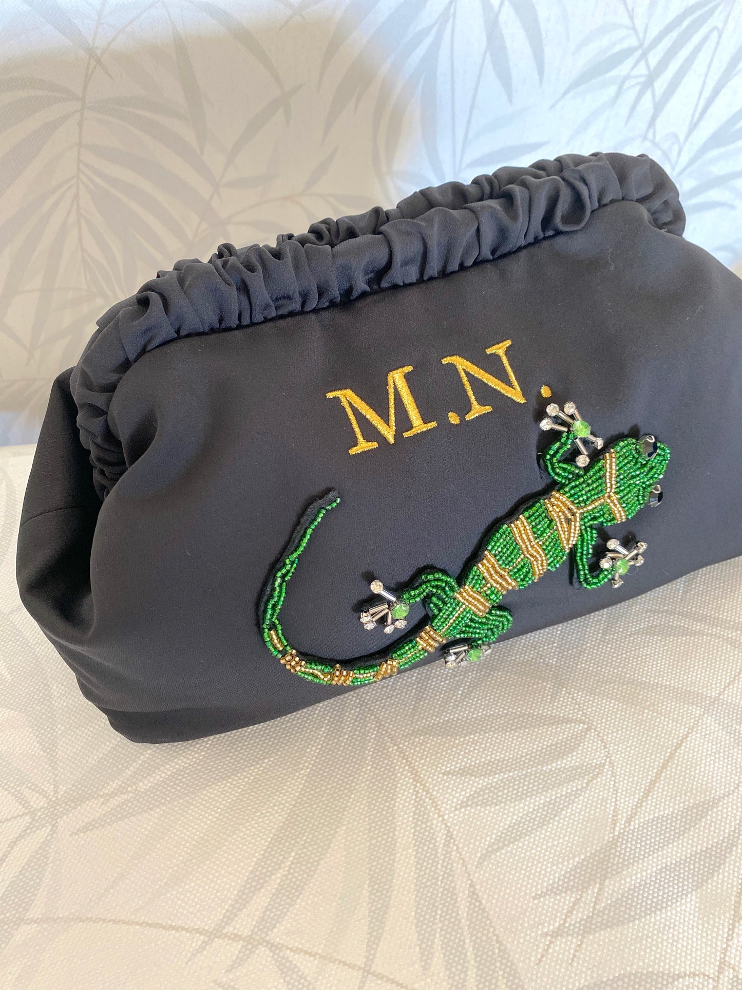 CLUTCH NEGRO PERSONALIZAZO SALAMANDRA