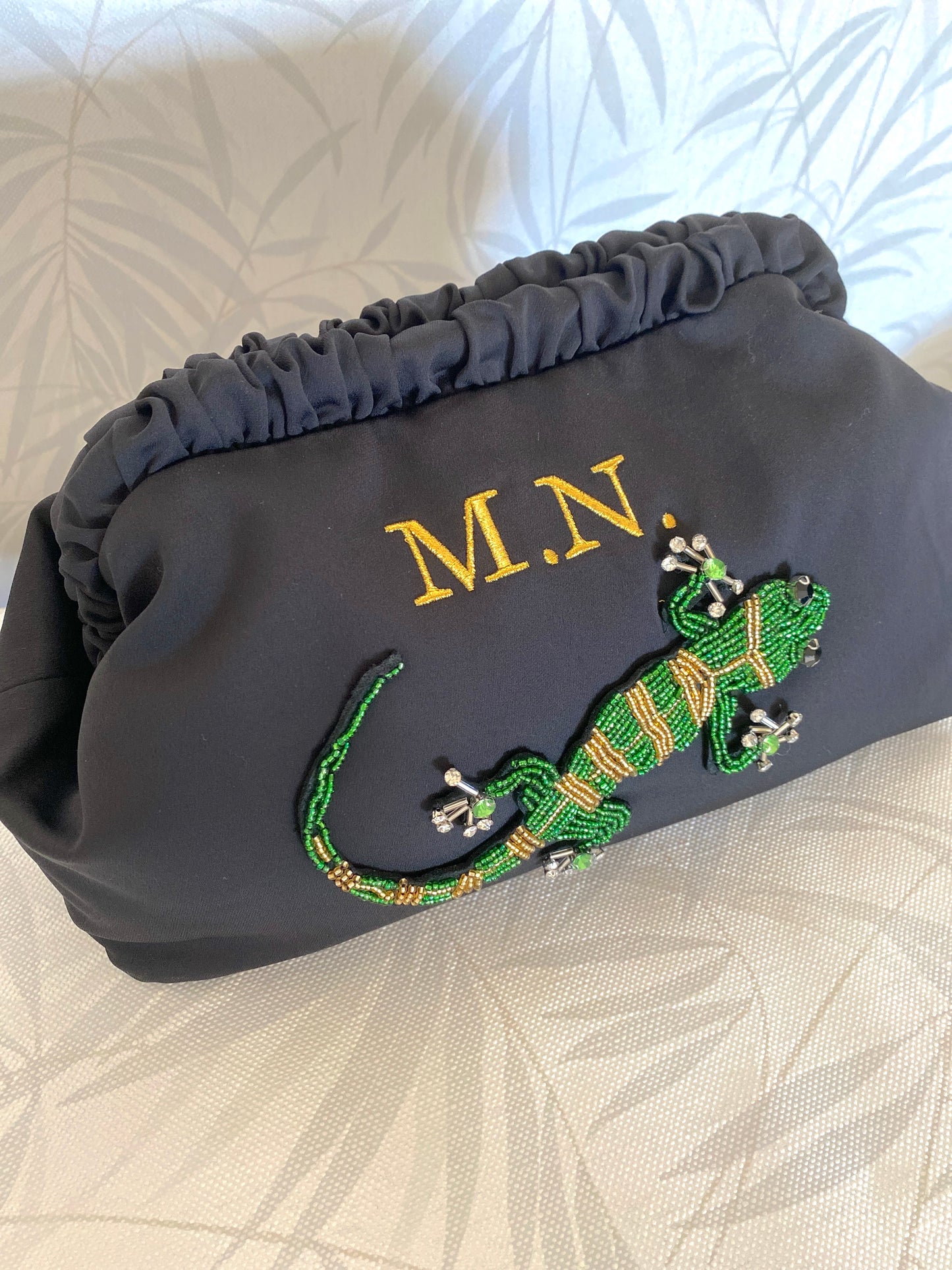 CLUTCH NEGRO PERSONALIZAZO SALAMANDRA