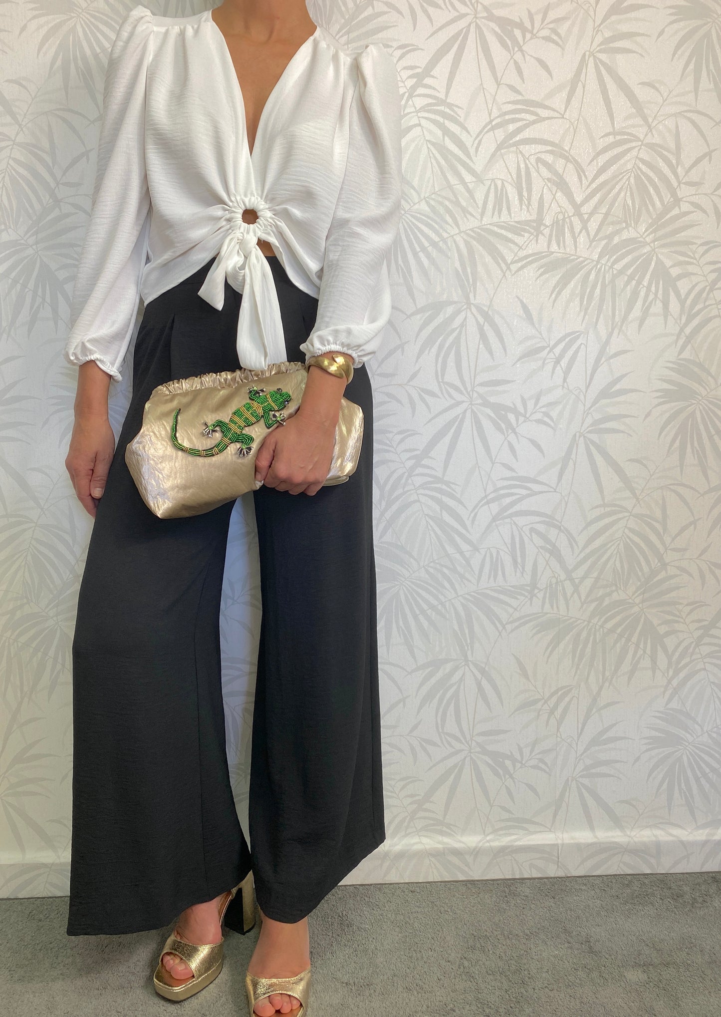 CONJUNTO BLUSA LAZO Y PANTALÓN FLUÍDO