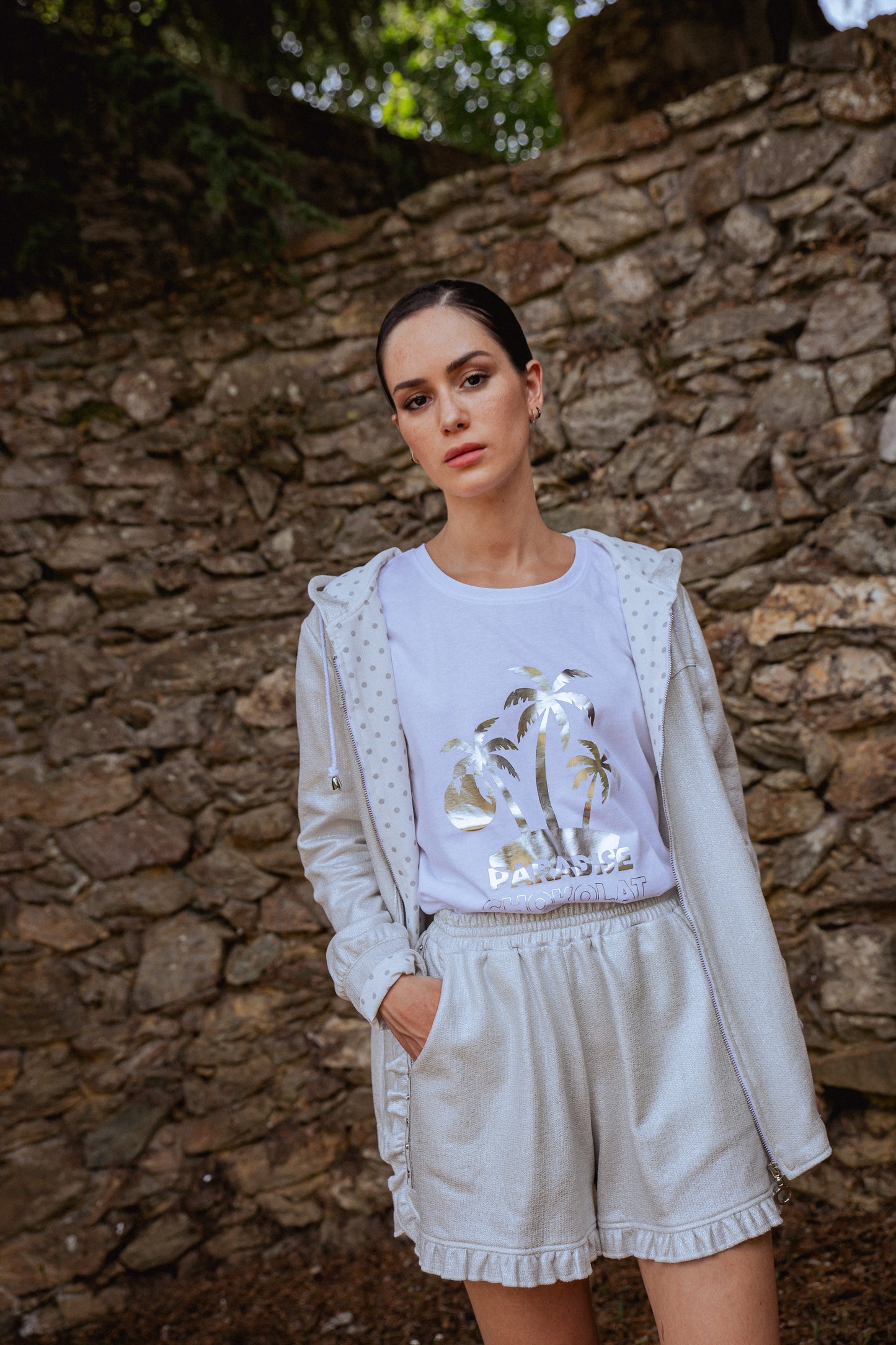 SUDADERA PREPPY CON CAPUCHA Y BRILLO PLATA