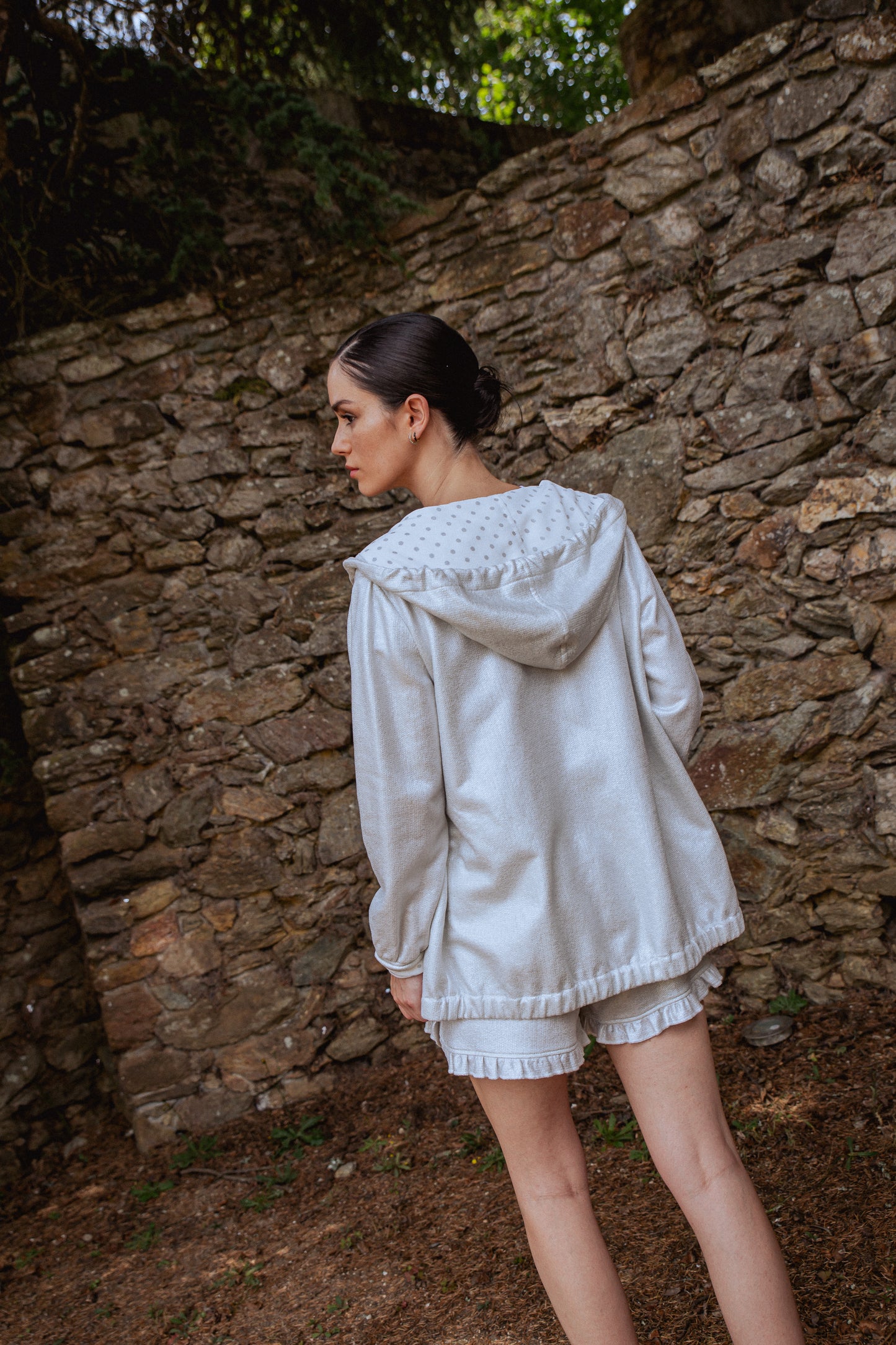 SUDADERA PREPPY CON CAPUCHA Y BRILLO PLATA