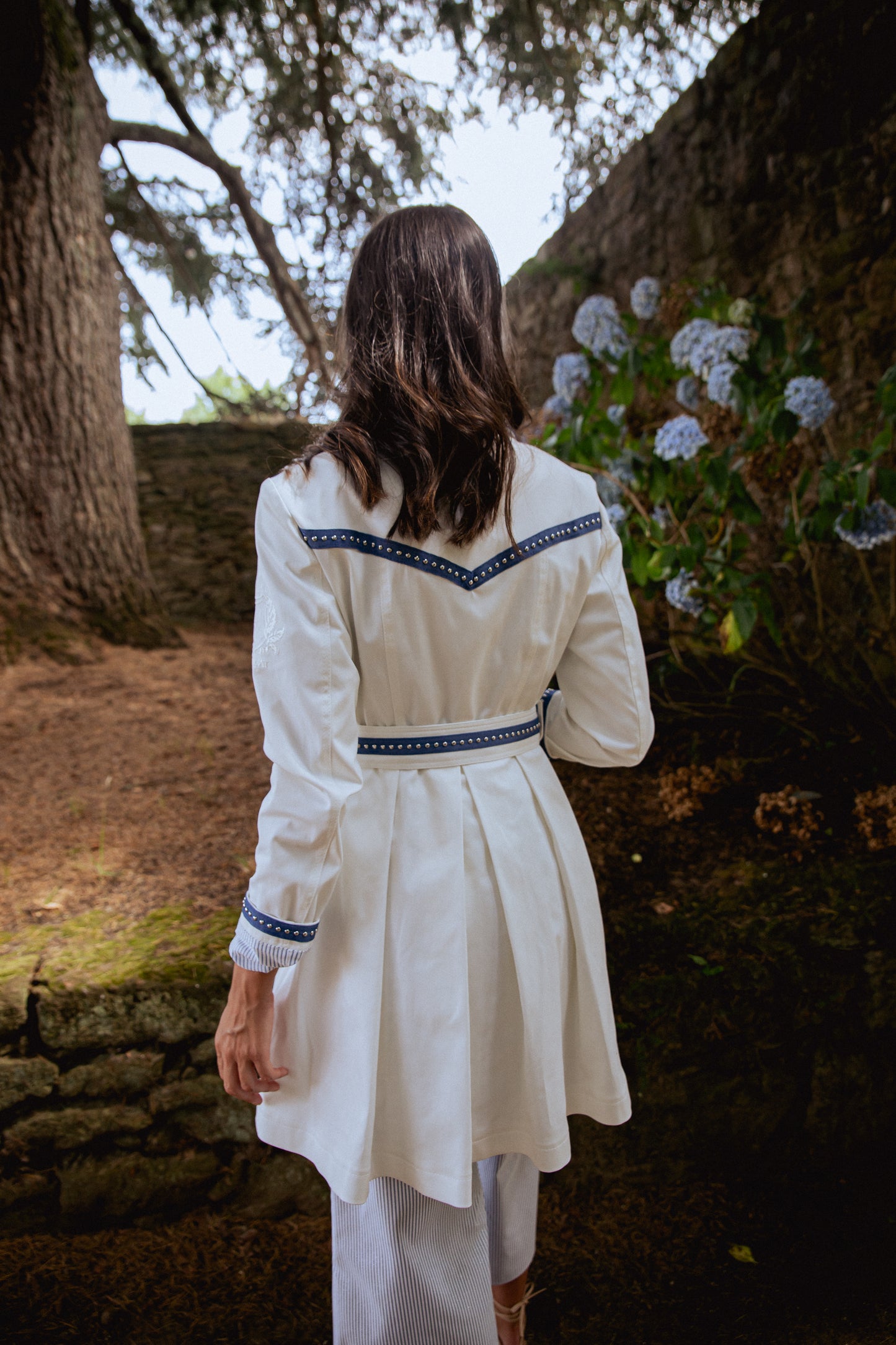 TRENCH CON DETALLES DENIM